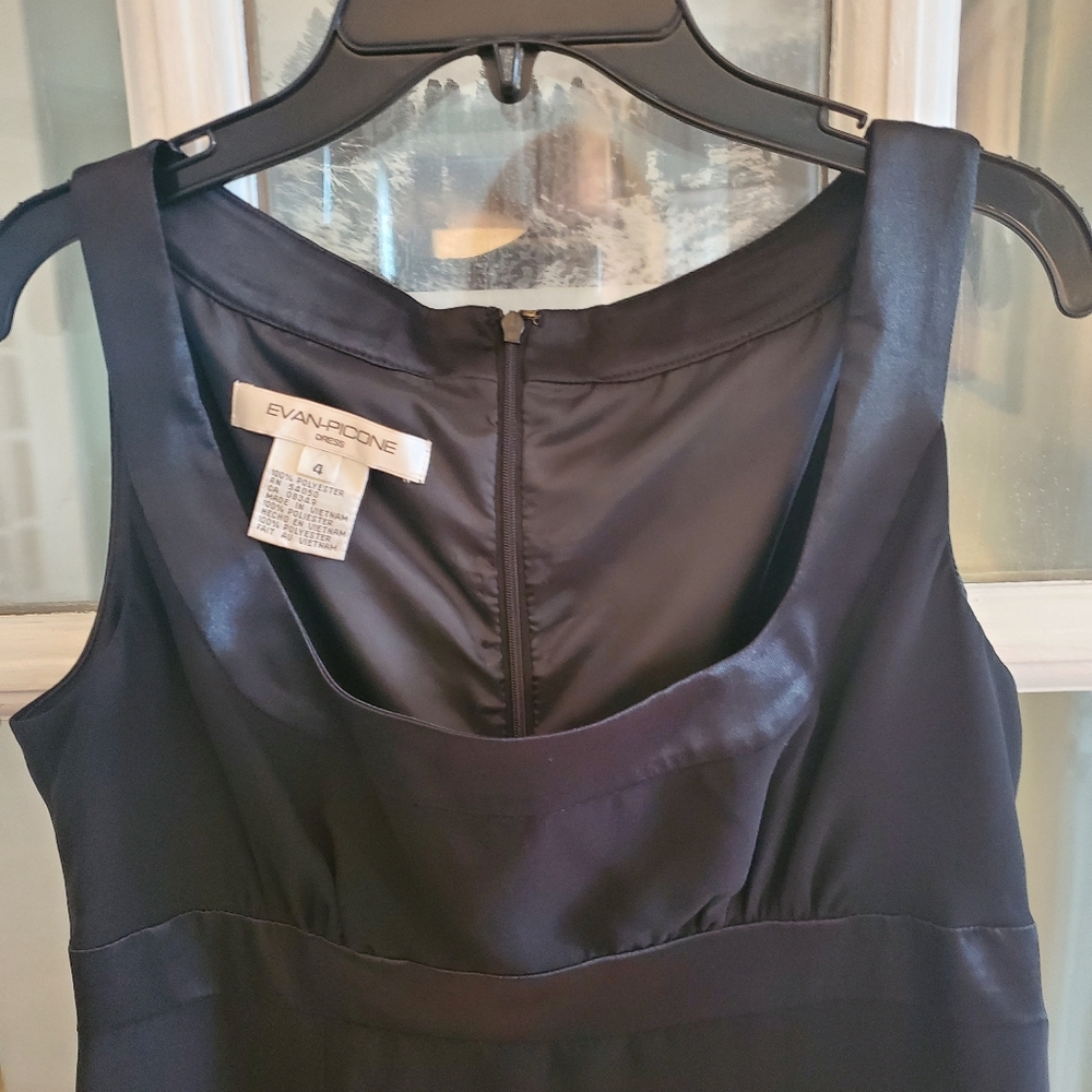 Dress - Picture 5 of 6